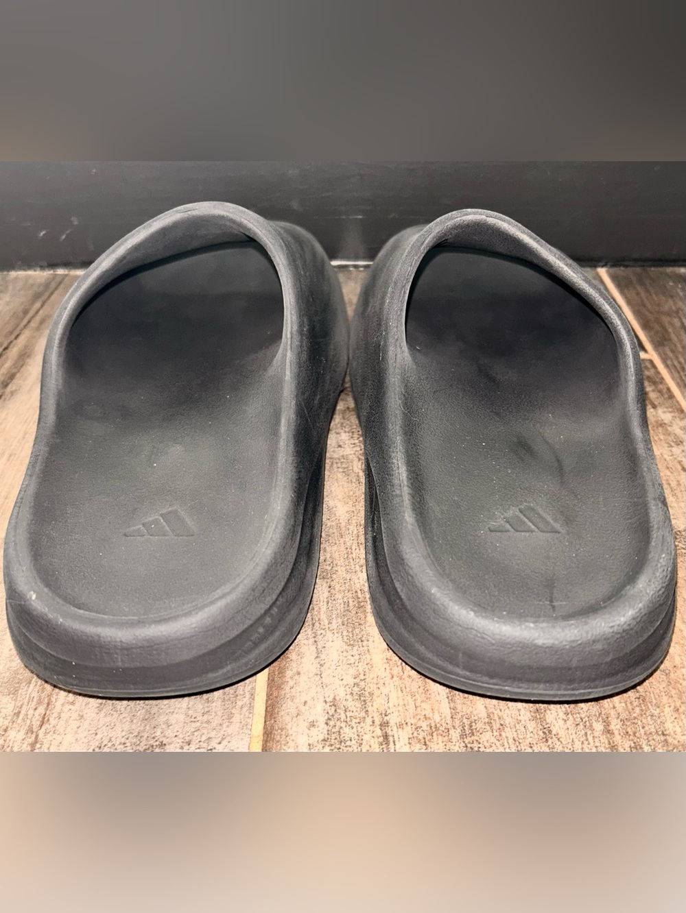 Men’s Slate Gray Adidas Yeezy Slides - Picture 2 of 8